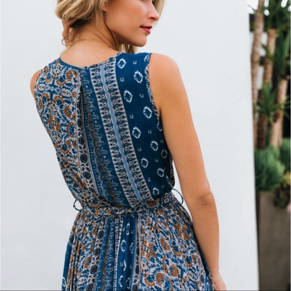 VICI Flowy Maxi Dress - Picture 4 of 4